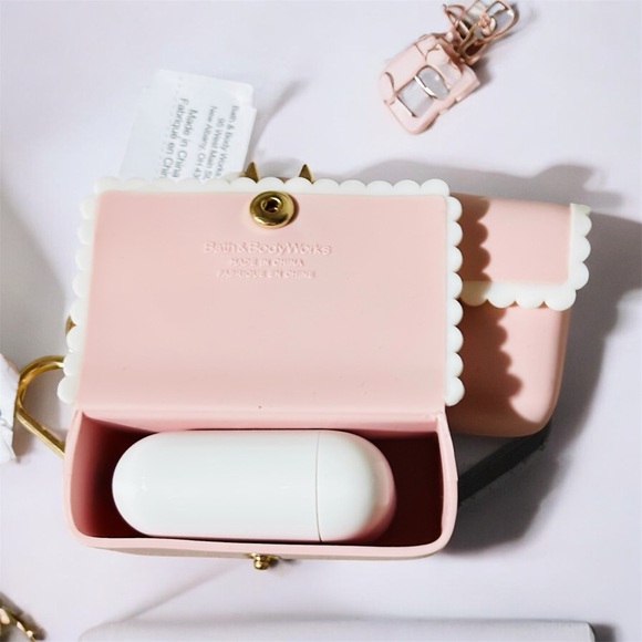 Bath & Body Works Scallop Bow Snap Case PocketBac Holder - Picture 6 of 7